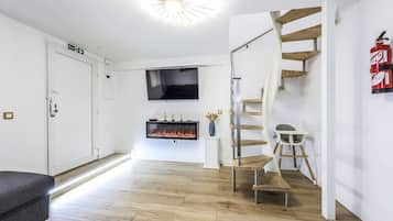 TV, fireplace