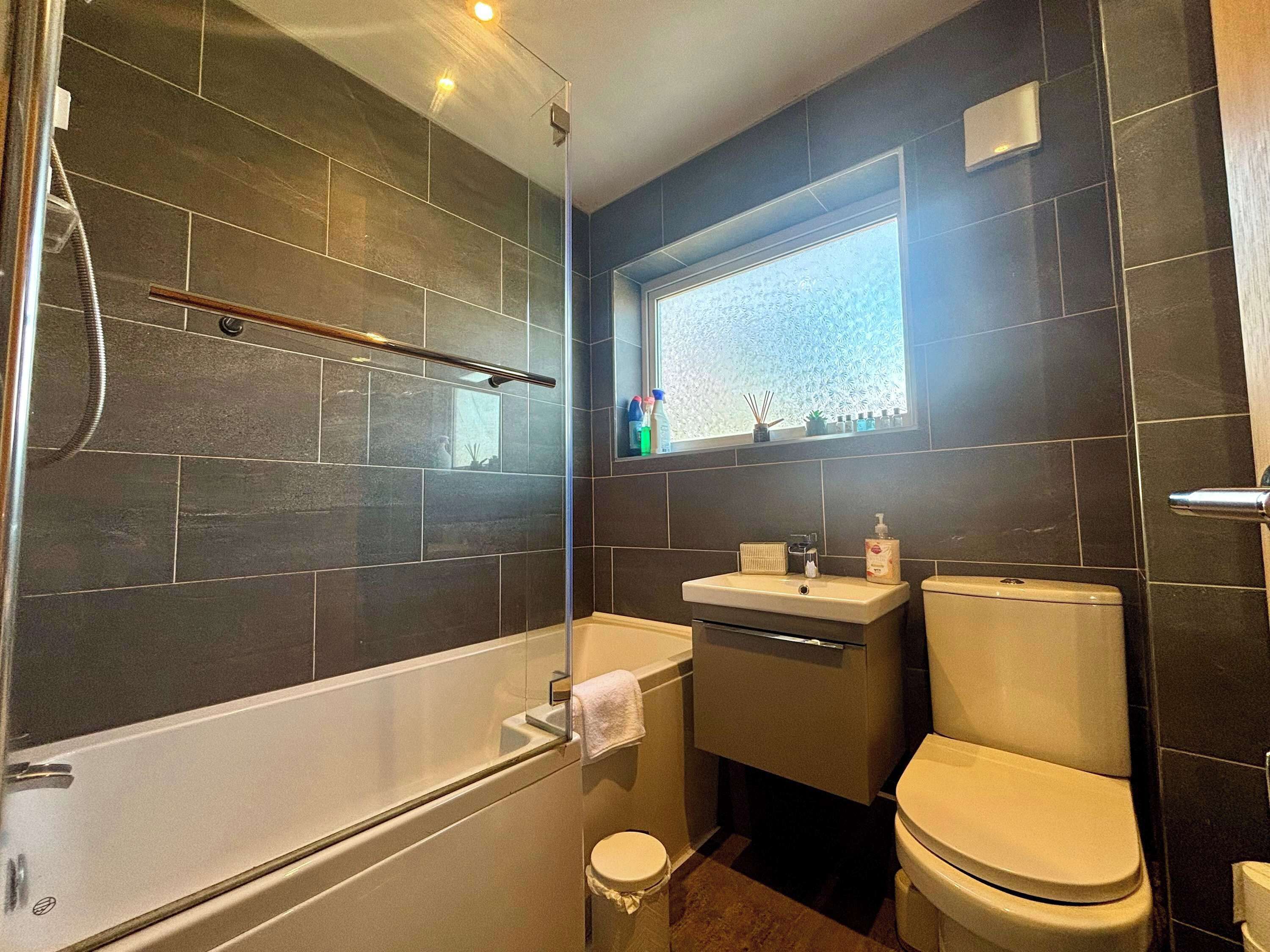 Shower, towels, shampoo