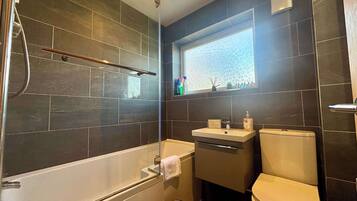 Shower, towels, shampoo