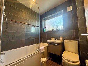 Dusche, Handtücher, Shampoo