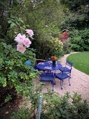 Outdoor dining - Idillic Retreat on the Delaware River (Frenchtown)