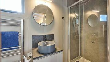 Shower, towels