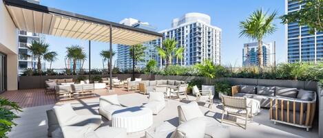 شرفة على السطح