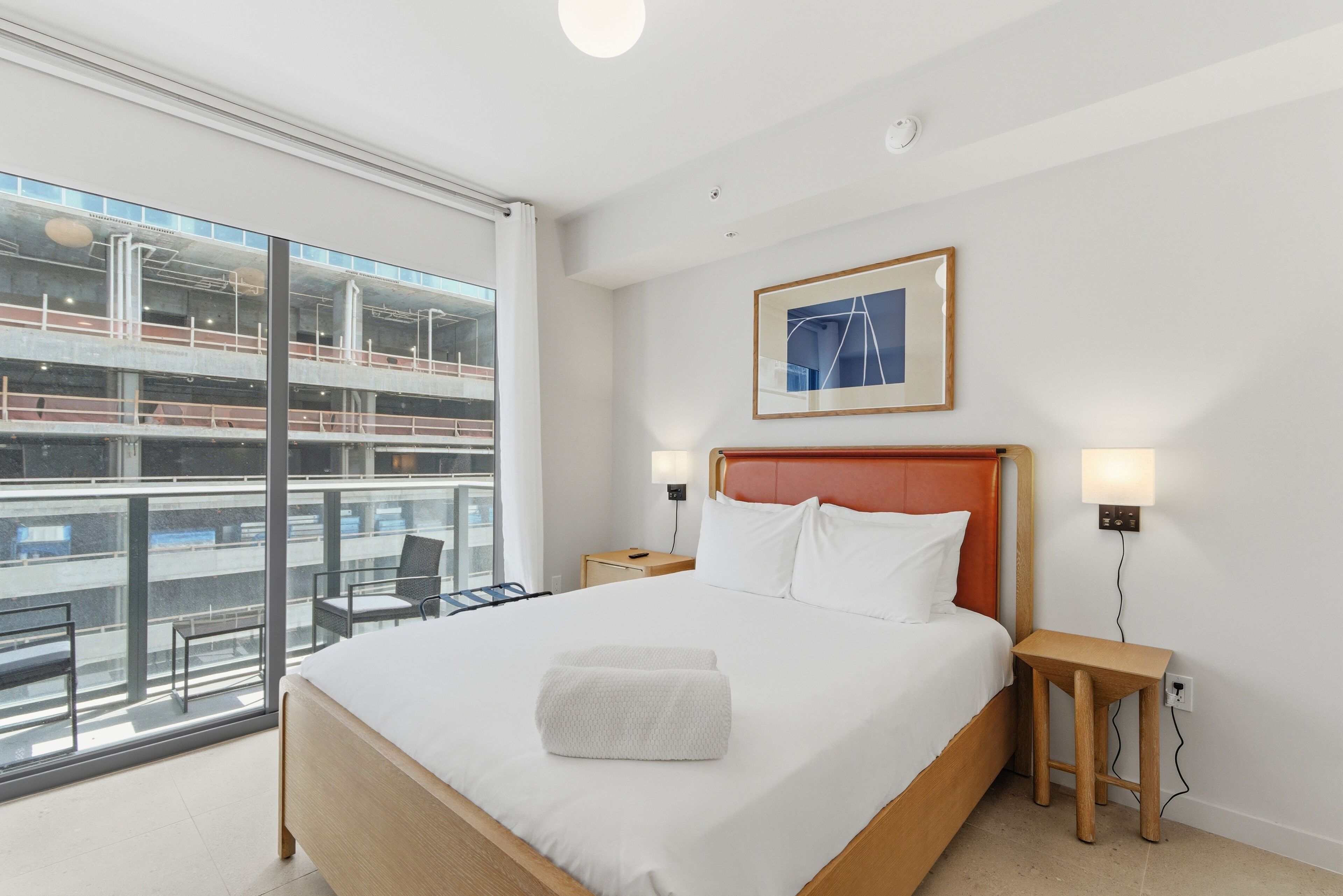 Classic Studio, City View | Free WiFi