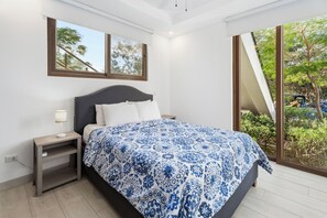 2 bedrooms, WiFi, bed sheets - Hacienda Iguana Beachfront 2BR Corner Unit (Tola)