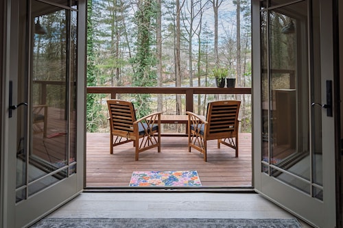 Cozy suite w/ private terrace central location