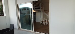 Outdoor dining - Apartment 'Casa Del Mirto' with Private Terrace, Wi-Fi and Air Conditioning (Olbia)