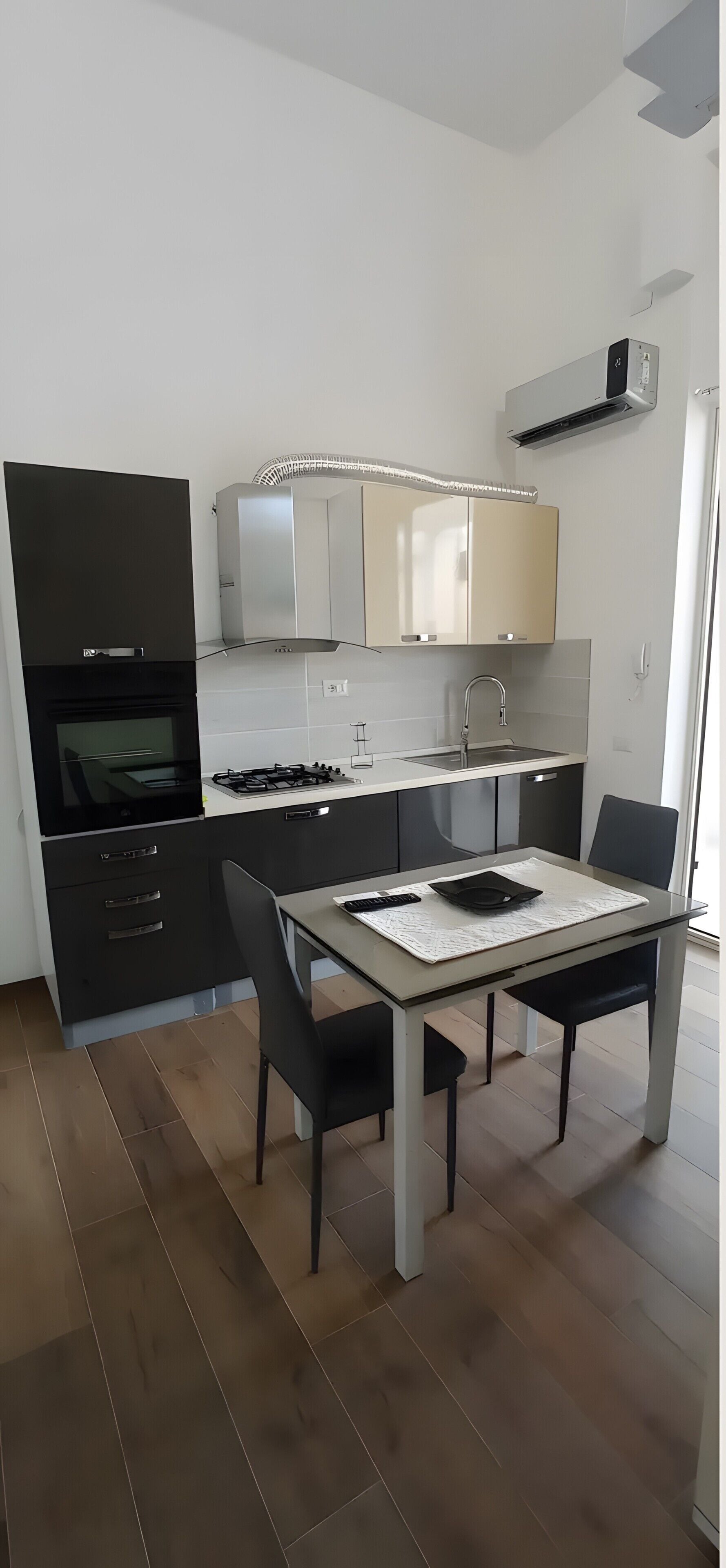 Fridge, oven, stovetop, coffee/tea maker