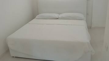 1 camera, ferro/asse da stiro, Wi-Fi, lenzuola