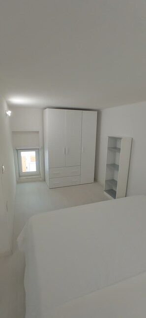 1 bedroom, iron/ironing board, WiFi, bed sheets - Apartment 'Casa Dell'Oleandro' with Private Terrace, Wi-Fi and Air Conditioning (Olbia)