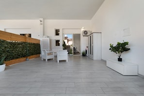 Interior - Apartment 'Casa Dell'Oleandro' with Private Terrace, Wi-Fi and Air Conditioning (Olbia)