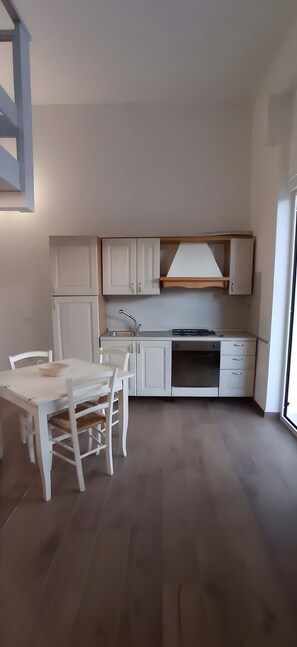 Dining - Apartment 'Casa Dell'Oleandro' with Private Terrace, Wi-Fi and Air Conditioning (Olbia)
