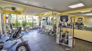 A gym with cardio machines, weightlifting equipment, and a mirrored wall. - Cozy 1-bedroom condo in tranquil Myrtle Beach (Myrtle Beach)
