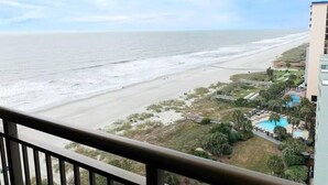 A beachfront hotel with a pool and beach access. - Cozy 1-bedroom condo in tranquil Myrtle Beach (Myrtle Beach)