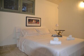 3 bedrooms, iron/ironing board, WiFi, bed sheets - Villa 'I Luoghi Del Sole - Entire Trullo' with Private Pool, Wi-Fi & Air Conditioning (Latiano)