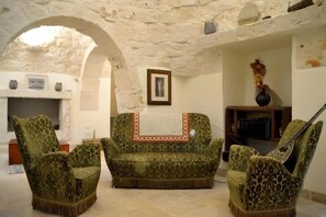Interior - Villa 'I Luoghi Del Sole - Entire Trullo' with Private Pool, Wi-Fi & Air Conditioning (Latiano)