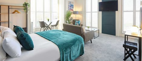 Iron/ironing board, WiFi, bed sheets