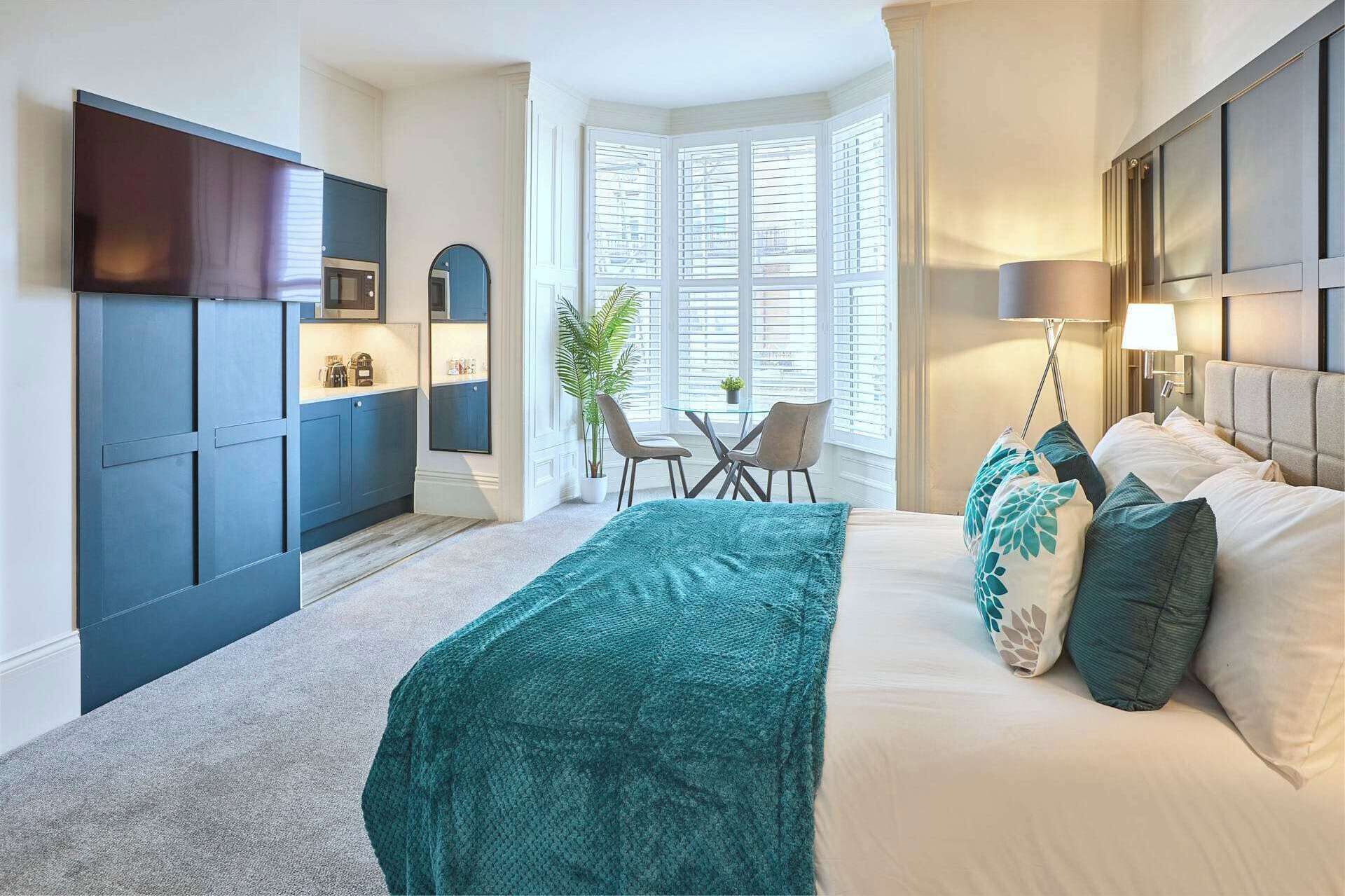 مكواة/لوح كي وواي فاي وملاءات أسرّة