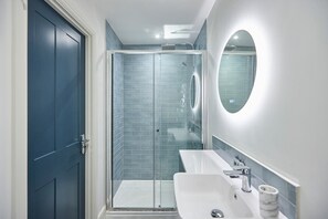 Shower, hair dryer - Host & Stay | The Langley Hotel, Apartment 5 (Whitby)