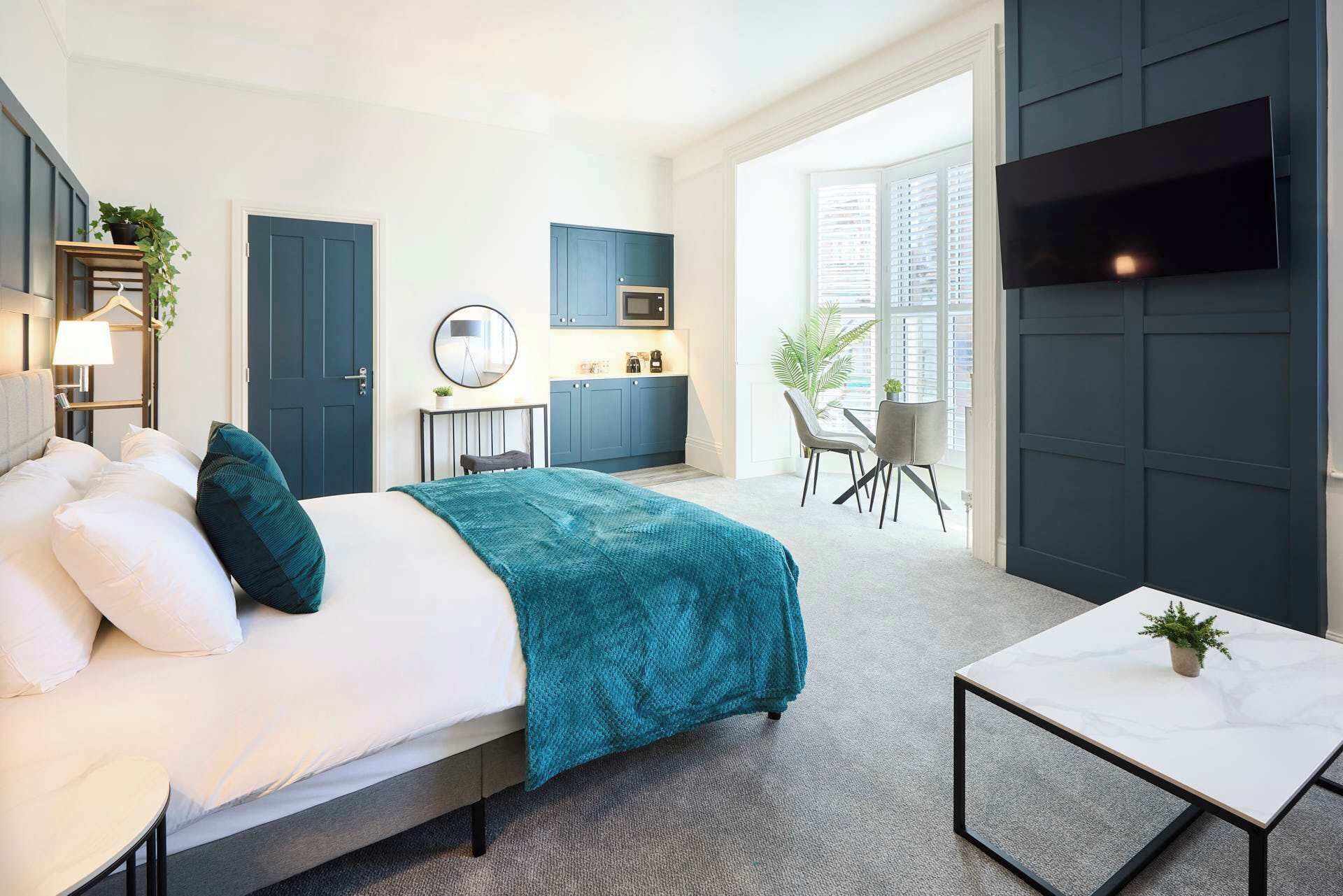 Iron/ironing board, WiFi, bed sheets