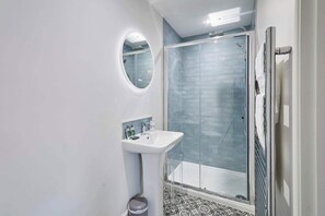 Shower, hair dryer - Host & Stay | The Langley Hotel, Apartment 9 (Whitby)