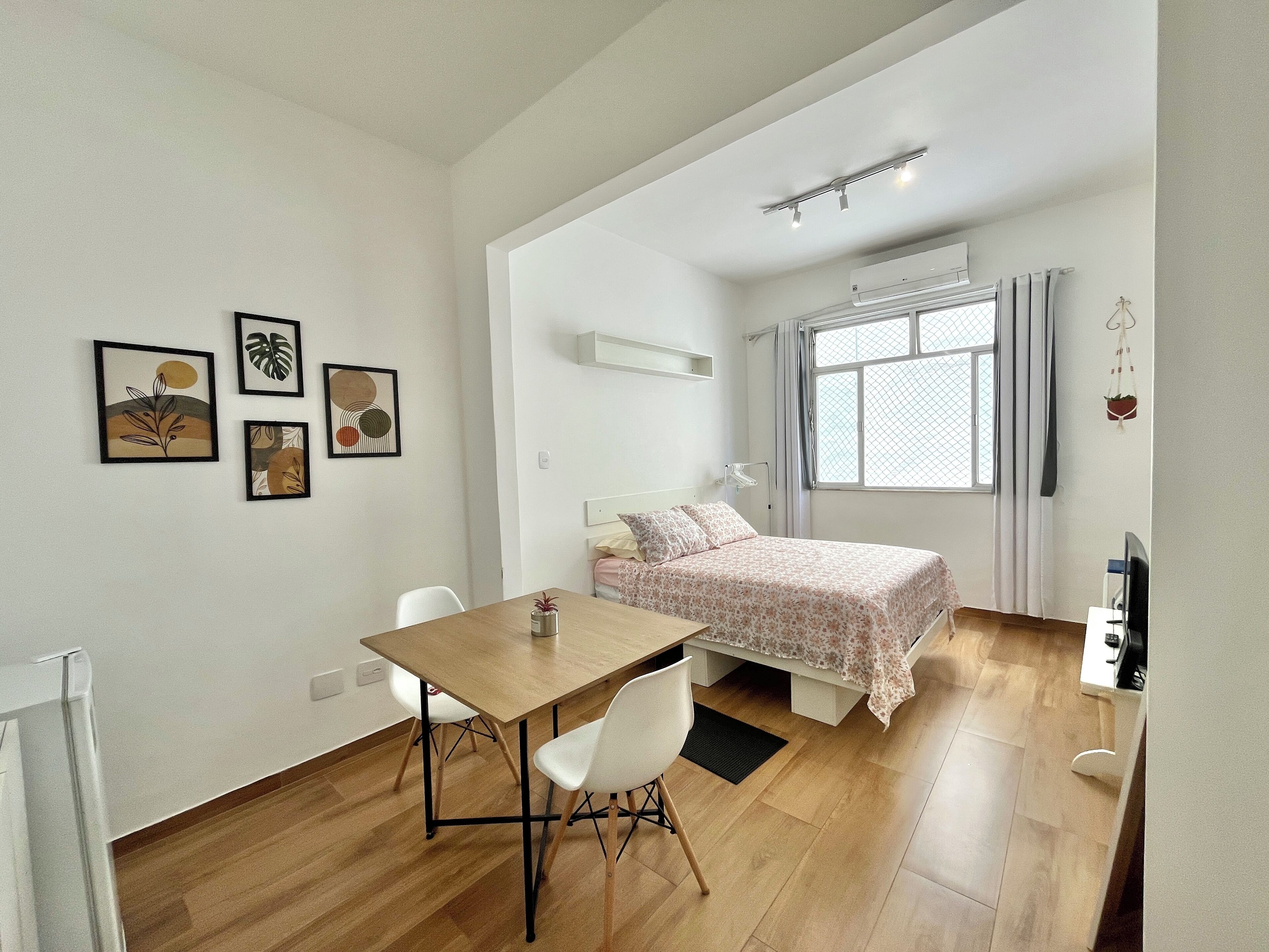 1 quarto, acesso à internet, roupa de cama