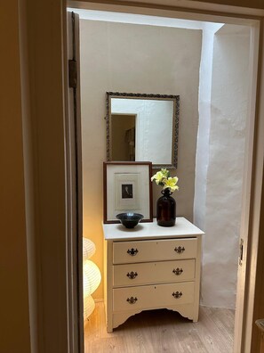 Interior - Cosy recently refurbished apartment central St Ives with parking - dog friendly (St Ives)