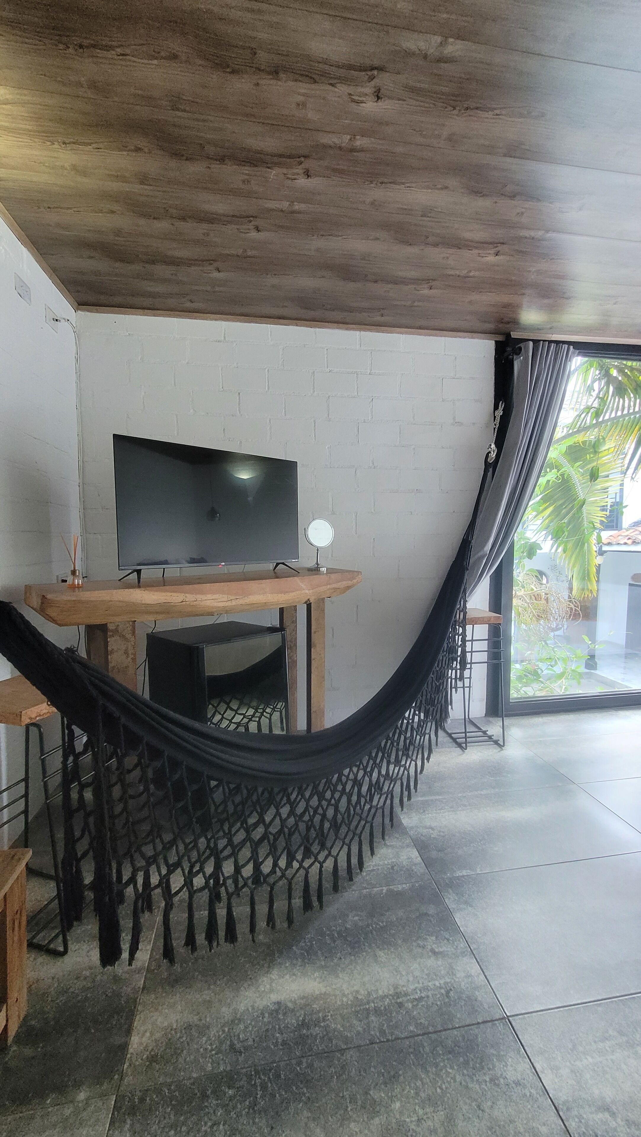 Phòng Suite Deluxe, quang cảnh hồ bơi | Truy cập Internet không dây miễn phí, bộ trải giường 