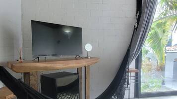 Suíte luxo, vista para a piscina | Wi-Fi de cortesia, roupa de cama