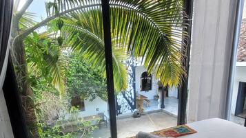 Suíte luxo, vista para a piscina | Wi-Fi de cortesia, roupa de cama