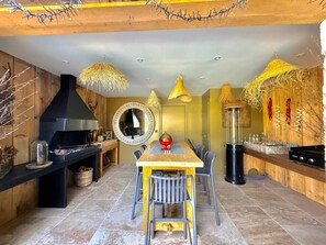 Dining - Vrbo Property (La Rivière-Saint-Sauveur)