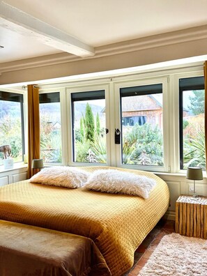 Room - Vrbo Property (La Rivière-Saint-Sauveur)