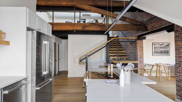 Junior Penthouse, 2 Bedrooms | Living area