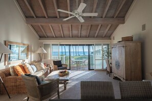 Living area - 2 Story Ocean-View 2BR, 2 Lanais, Vaulted Ceilings, Resort Pool -Unit 23 (Koloa)