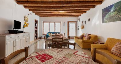 Maison de vacances 'In Valle - Alloggio Vacanze Quero' avec vue sur la montagne, terrasse privée et Wi-Fi