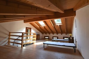 Interior - Holiday Home 'In Valle - Vacation Accommodation' with Mountain View, Private Terrace & Wi-Fi (Schievenin)