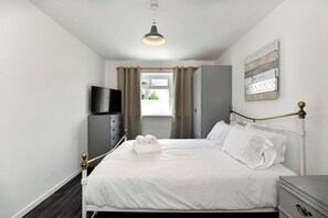 4 dormitorios, escritorio, tabla de planchar con plancha y wifi