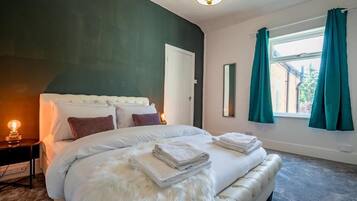 2 bedrooms, iron/ironing board, WiFi, bed sheets