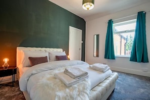 2 bedrooms, iron/ironing board, WiFi, bed sheets - Host & Stay | Somerset Road House (Birmingham)