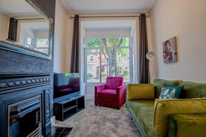 TV, offices - Host & Stay | Somerset Road House (Birmingham)