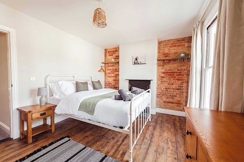 Host & Stay | Sherrington Road Abode