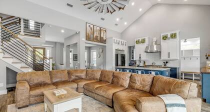 Country Livin' but Close to Everything!