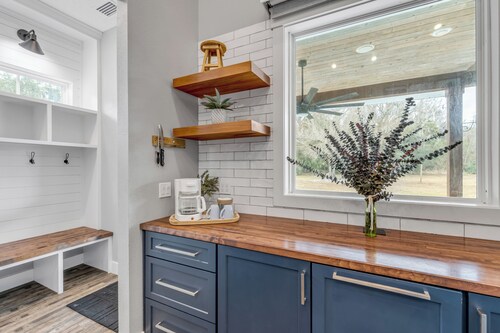 Country Livin' but Close to Everything!