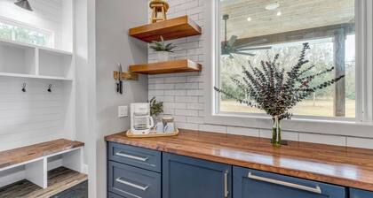 Country Livin' but Close to Everything!