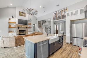 Interior - Country Livin' but Close to Everything! (Oak Hill)