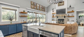 Country Livin' but Close to Everything!