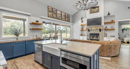 Country Livin' but Close to Everything!