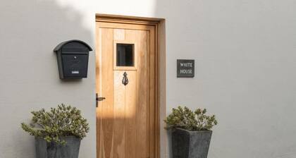 Host & Stay | White House