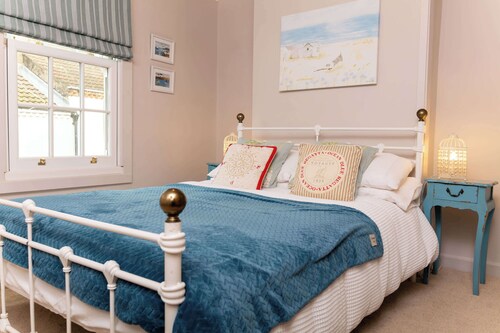 Host & Stay | Sea View Cottage