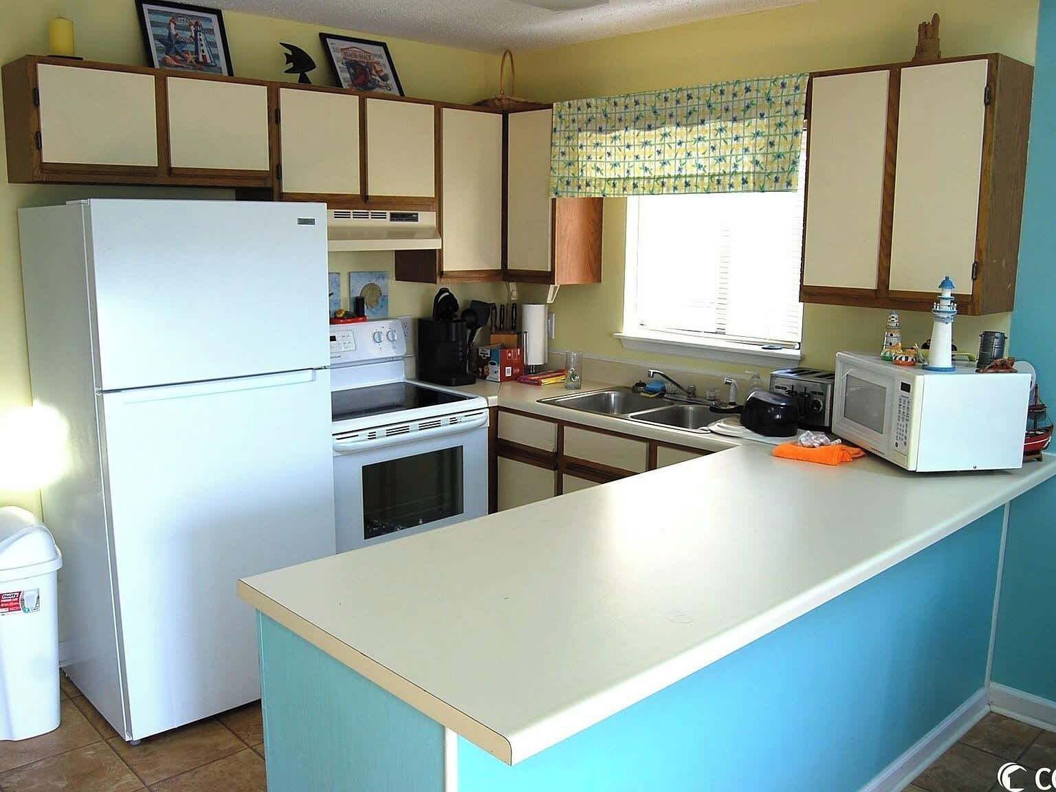 Geladeira, micro-ondas, fogão, cooktop